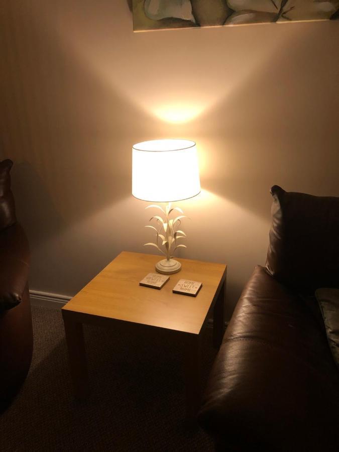 Ponderosea Cottage Free Gated Parking M1 & City Location, Wood Stove Лисбърн Екстериор снимка