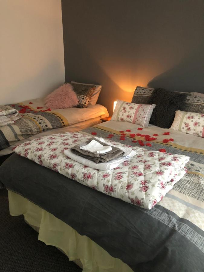 Ponderosea Cottage Free Gated Parking M1 & City Location, Wood Stove Лисбърн Екстериор снимка
