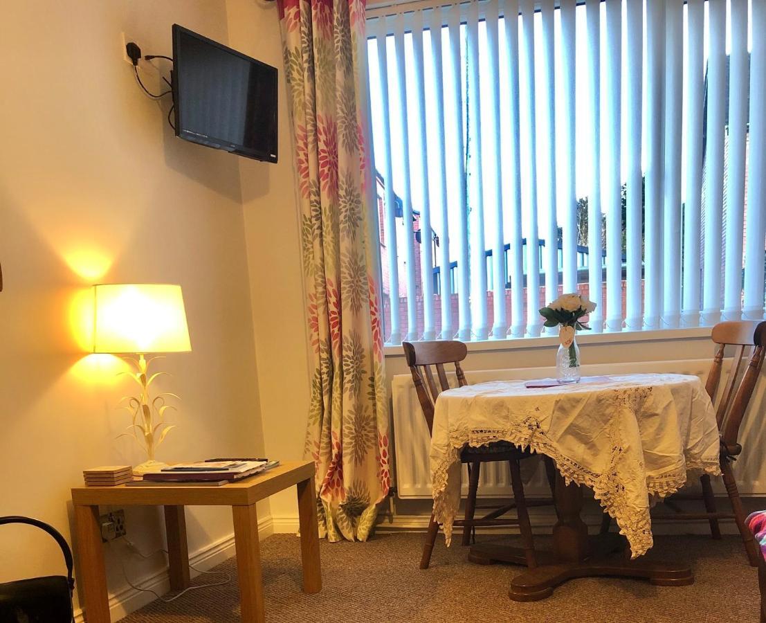 Ponderosea Cottage Free Gated Parking M1 & City Location, Wood Stove Лисбърн Екстериор снимка