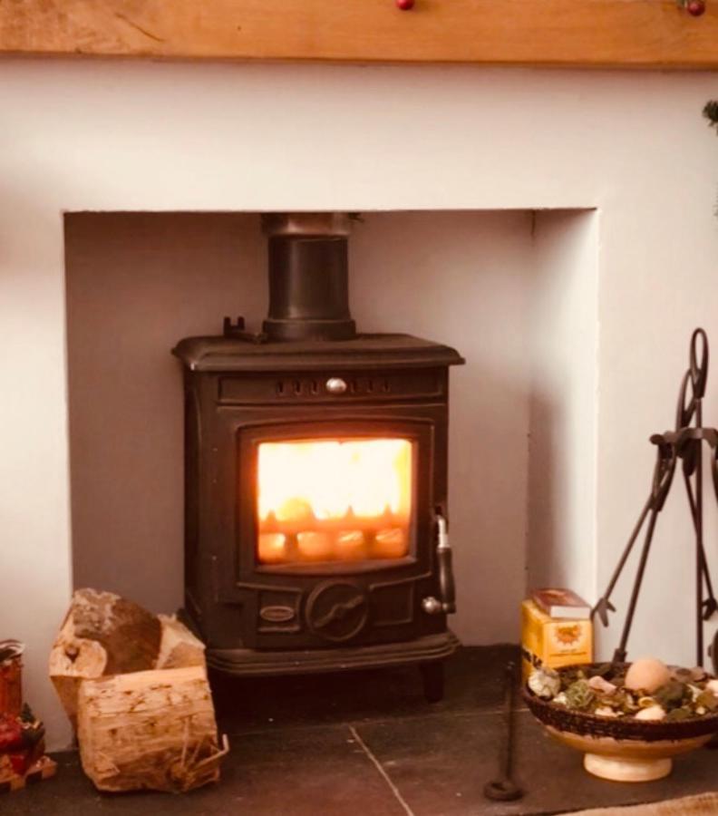 Ponderosea Cottage Free Gated Parking M1 & City Location, Wood Stove Лисбърн Екстериор снимка