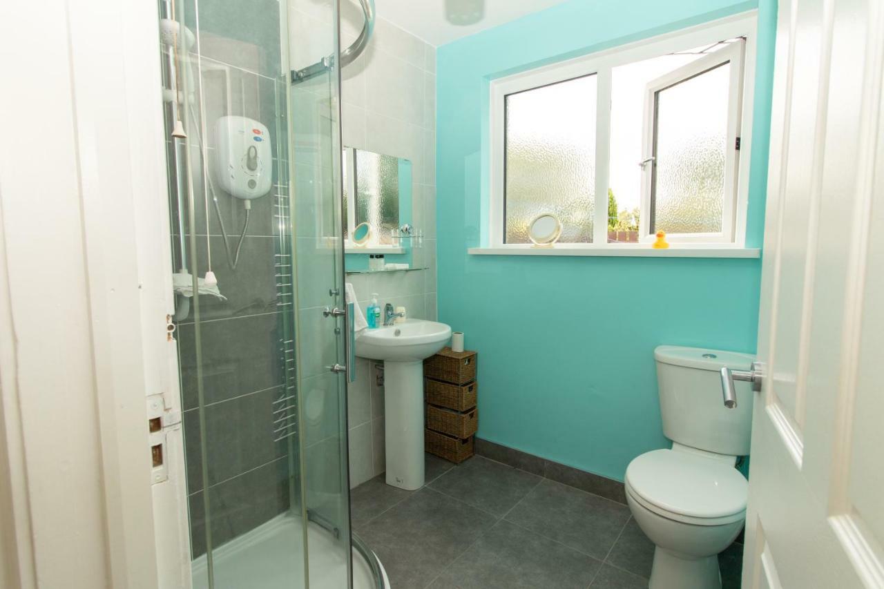 Ponderosea Cottage Free Gated Parking M1 & City Location, Wood Stove Лисбърн Екстериор снимка